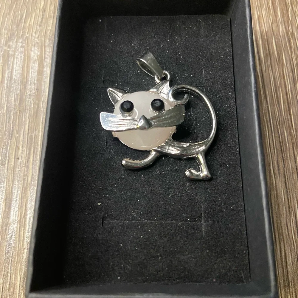 Silver Plated Rose Quartz Cat Pendant